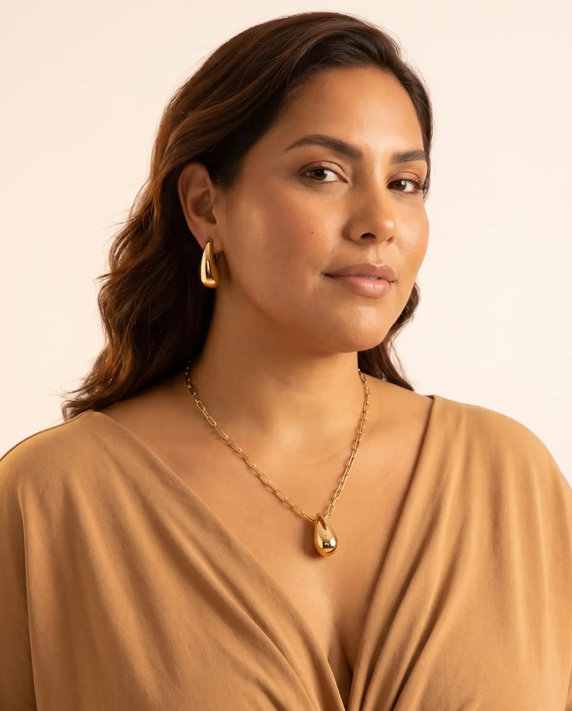 Fervor Montreal Golden Raindrop Necklace & Earrings Set