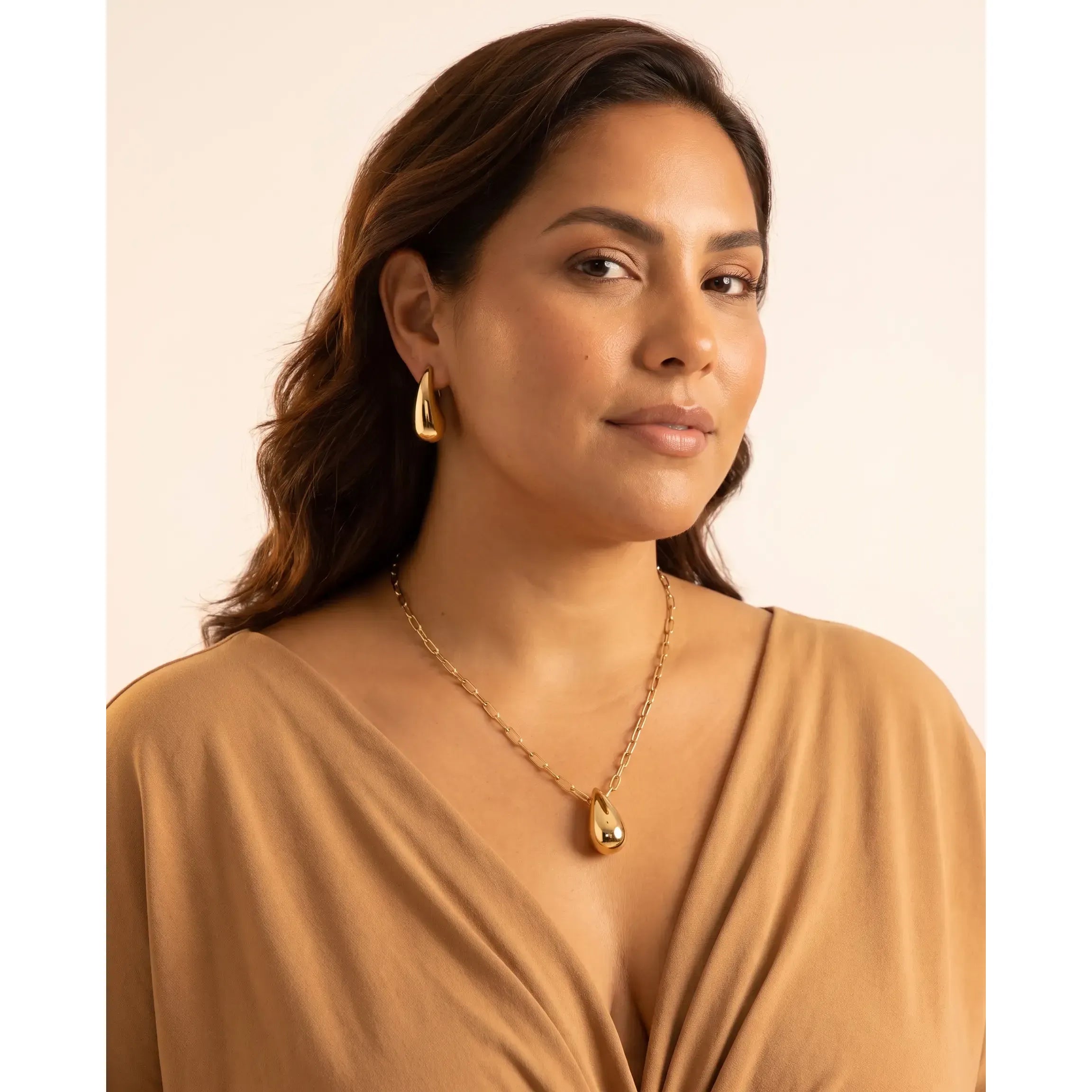 Fervor Montreal Golden Raindrop Necklace & Earrings Set