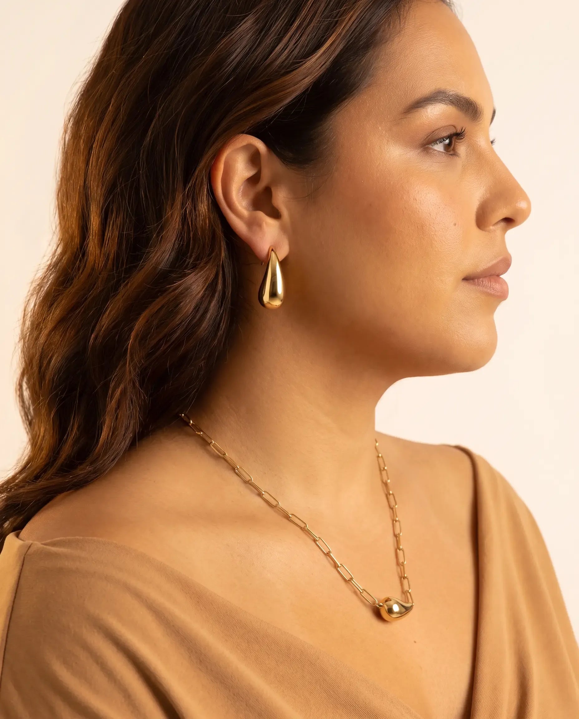 Fervor Montreal Golden Raindrop Necklace & Earrings Set